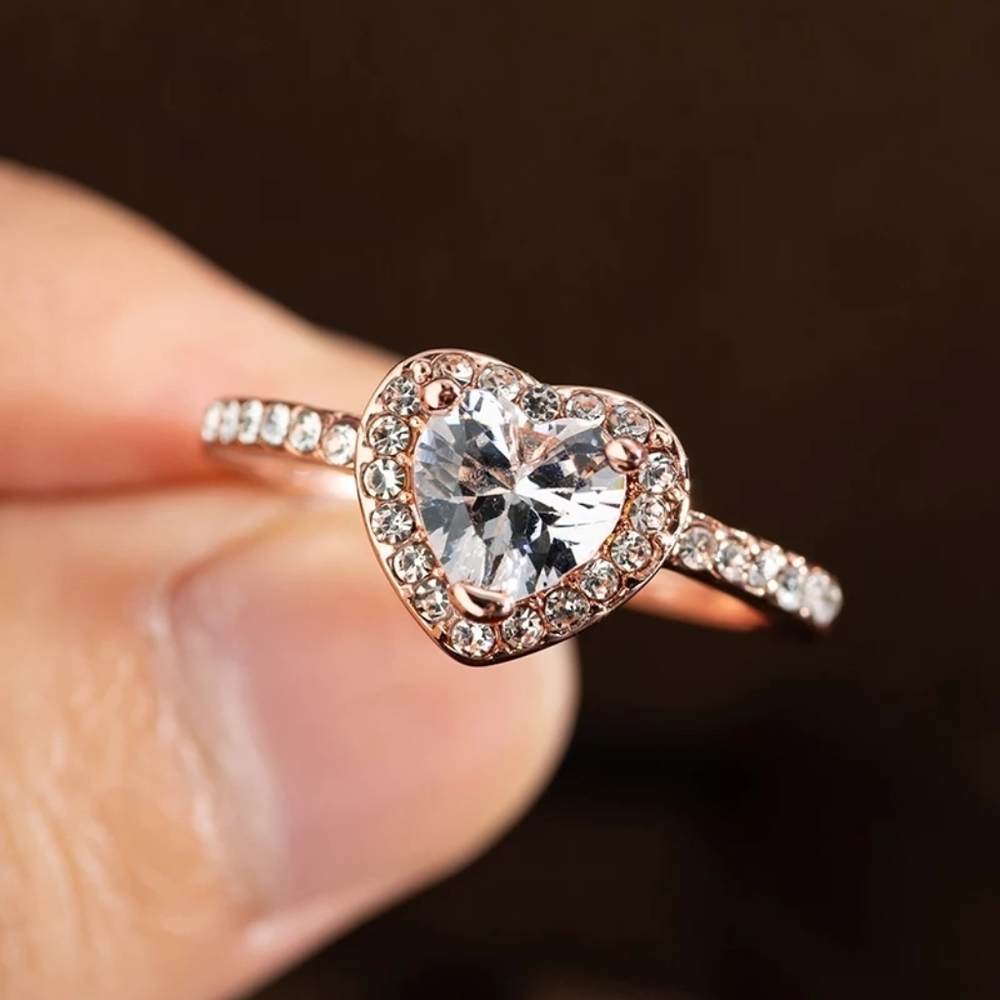 ☆☆Rose gold Crystal Heart Shaped Wedding Ring☆☆ - Picture 3 of 4